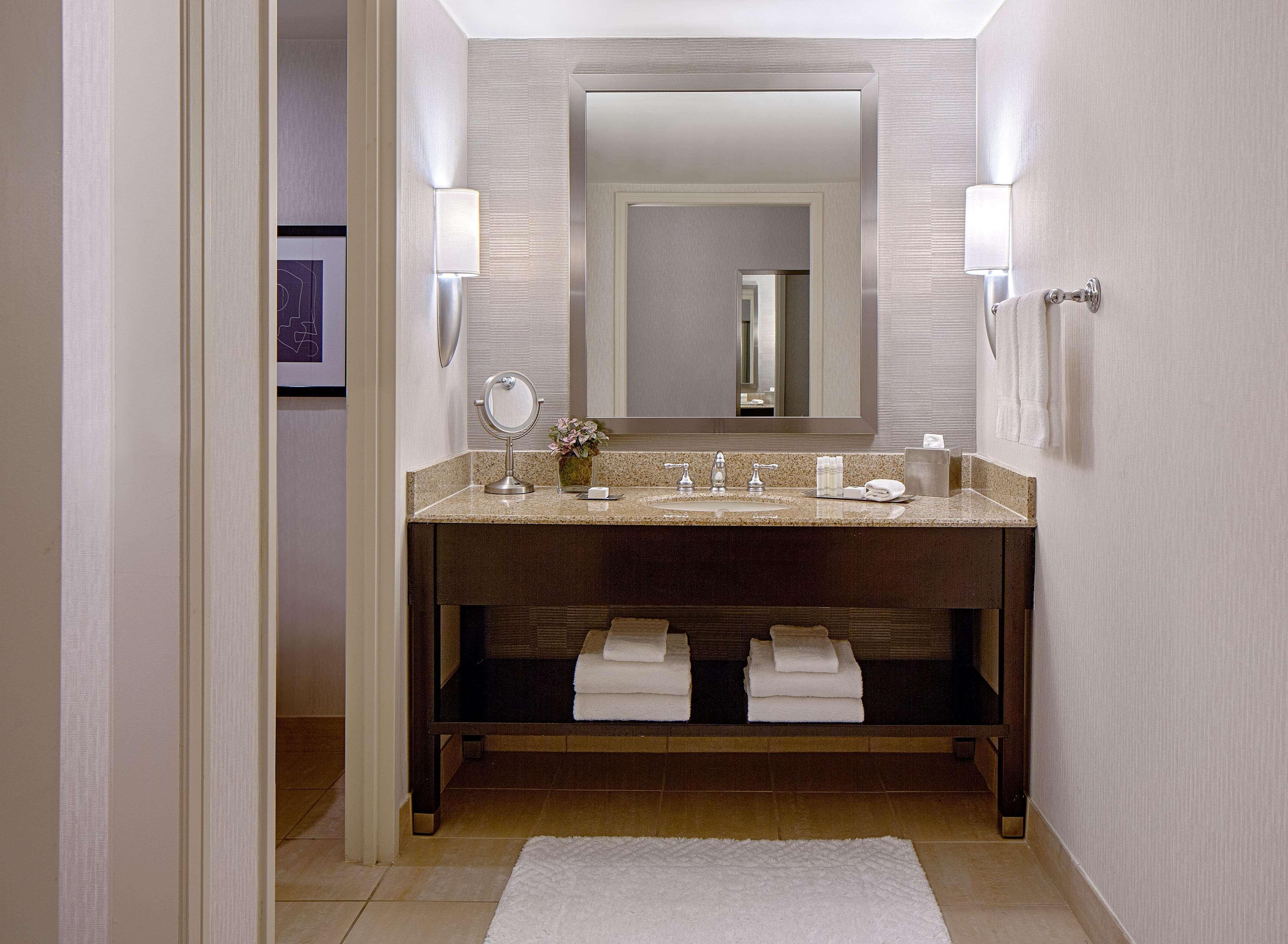 Doubletree By Hilton Hotel Houston Greenway Plaza Zewnętrze zdjęcie