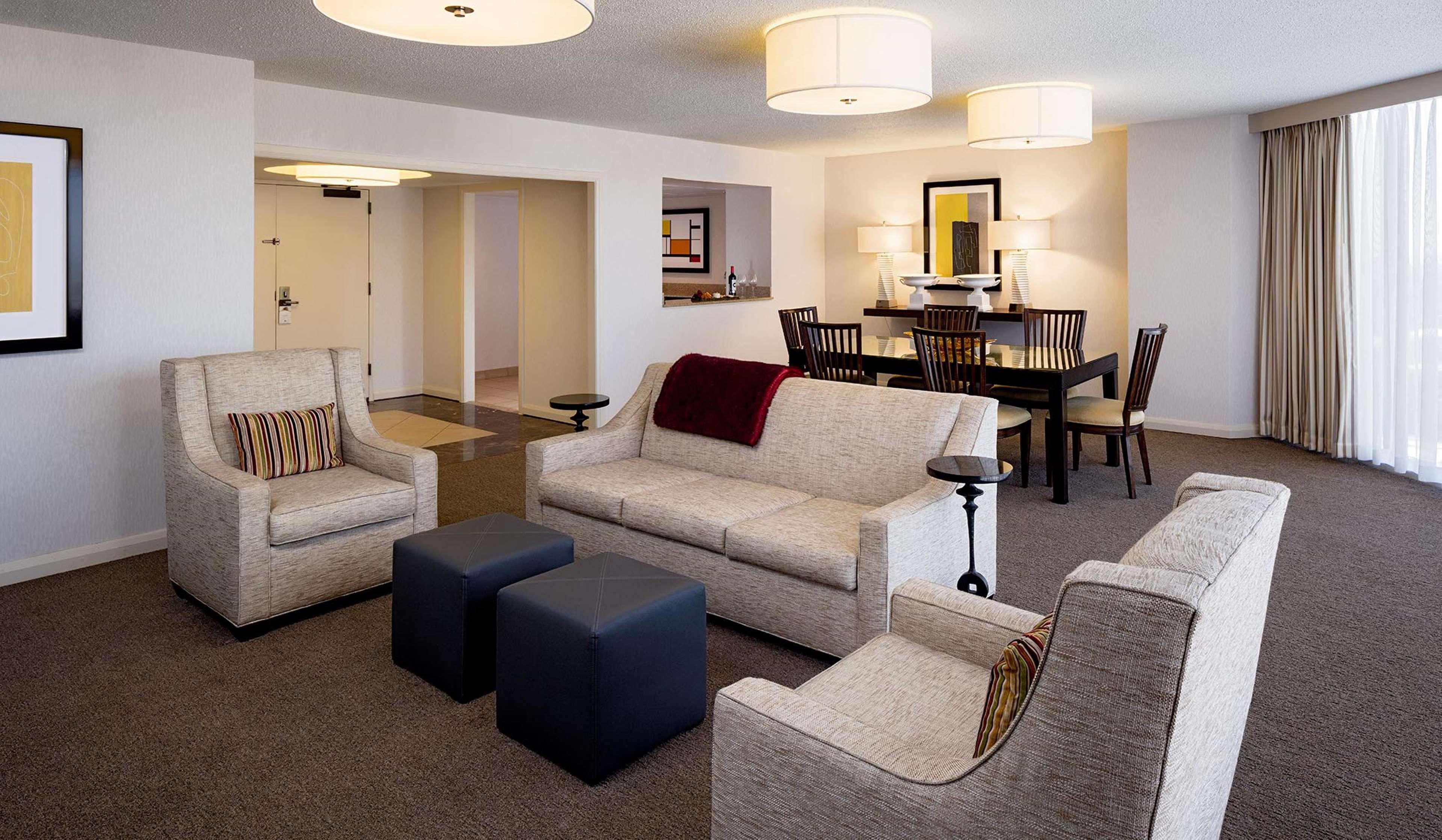 Doubletree By Hilton Hotel Houston Greenway Plaza Zewnętrze zdjęcie