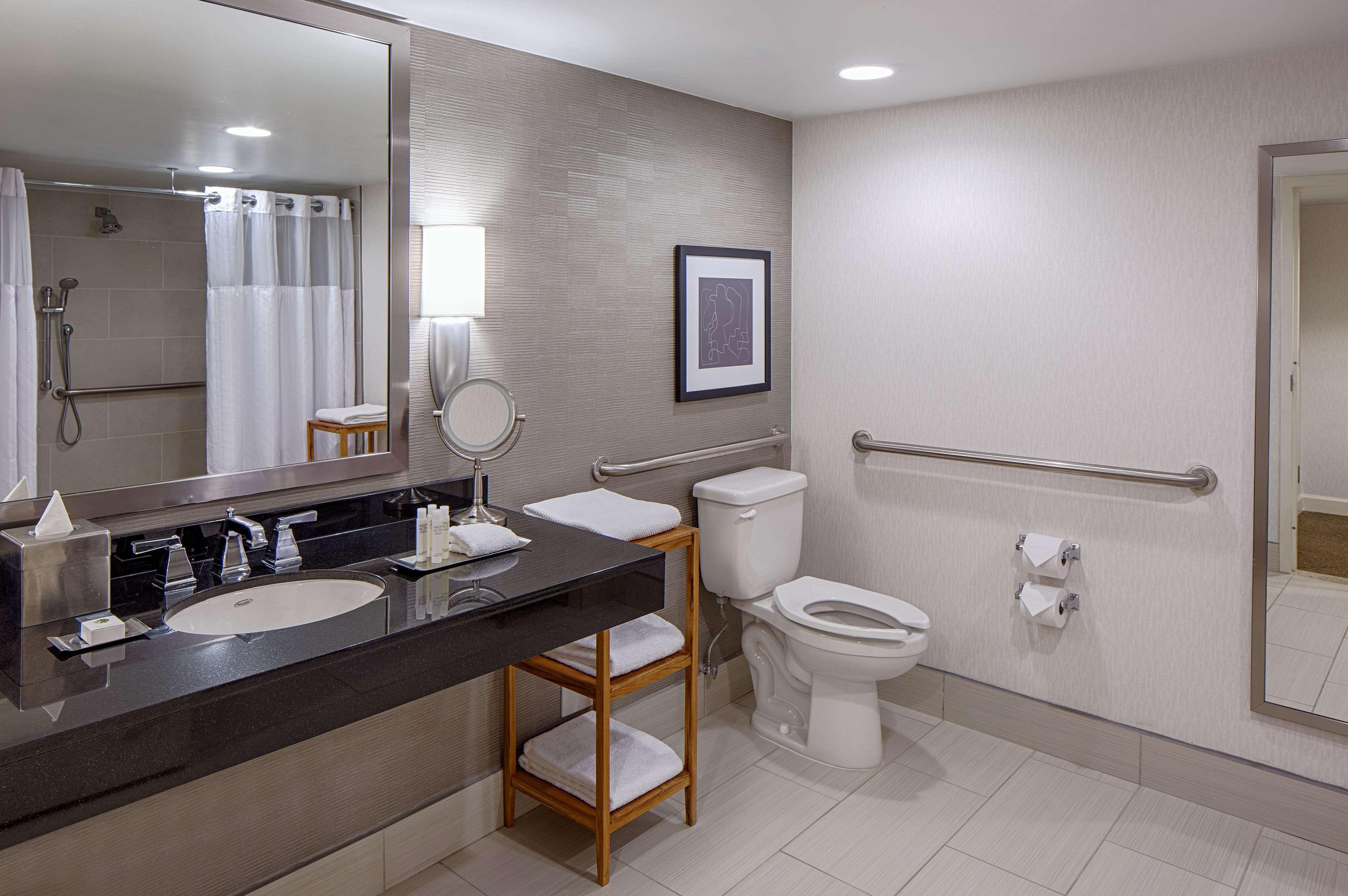 Doubletree By Hilton Hotel Houston Greenway Plaza Zewnętrze zdjęcie