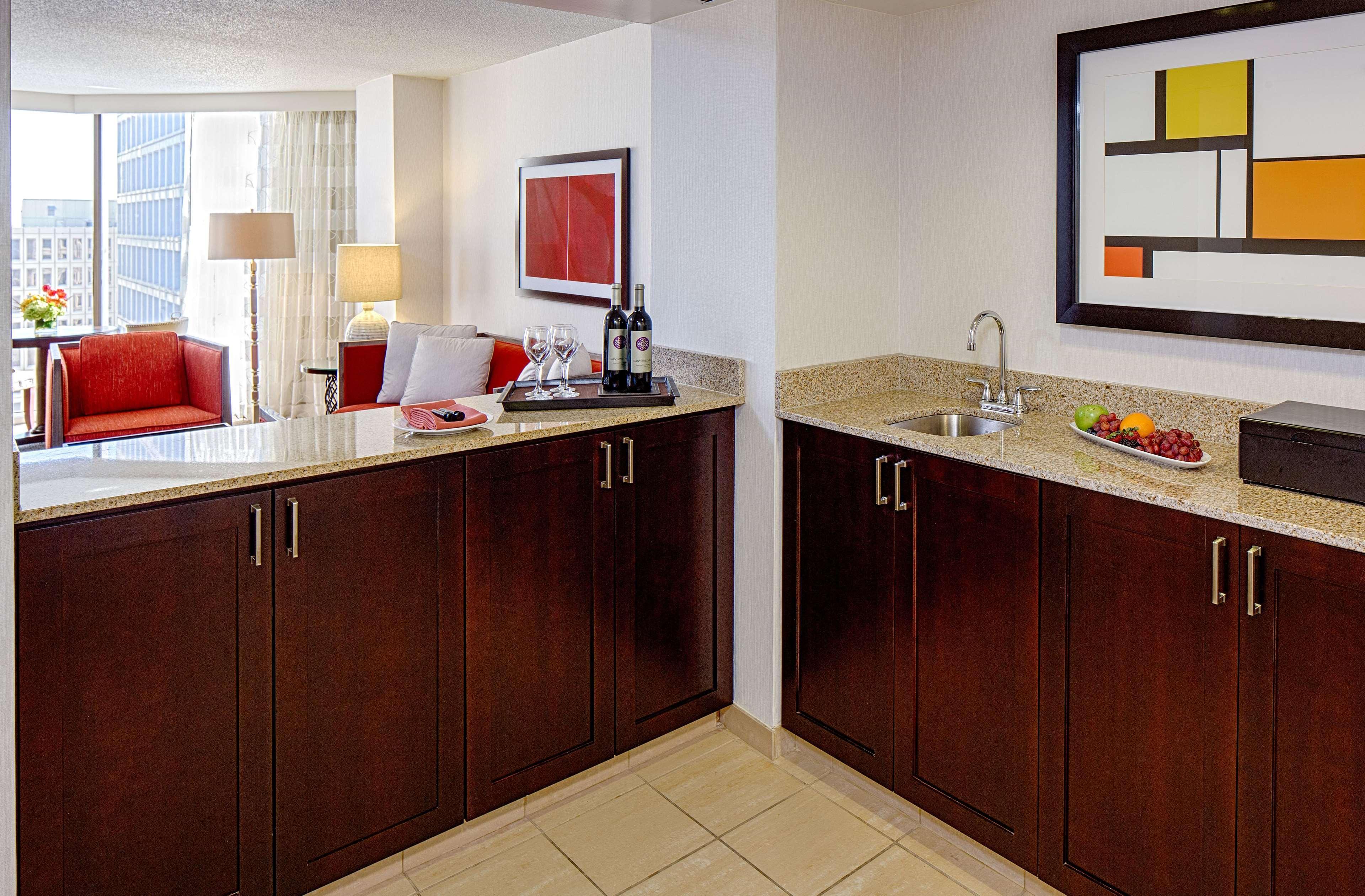 Doubletree By Hilton Hotel Houston Greenway Plaza Zewnętrze zdjęcie