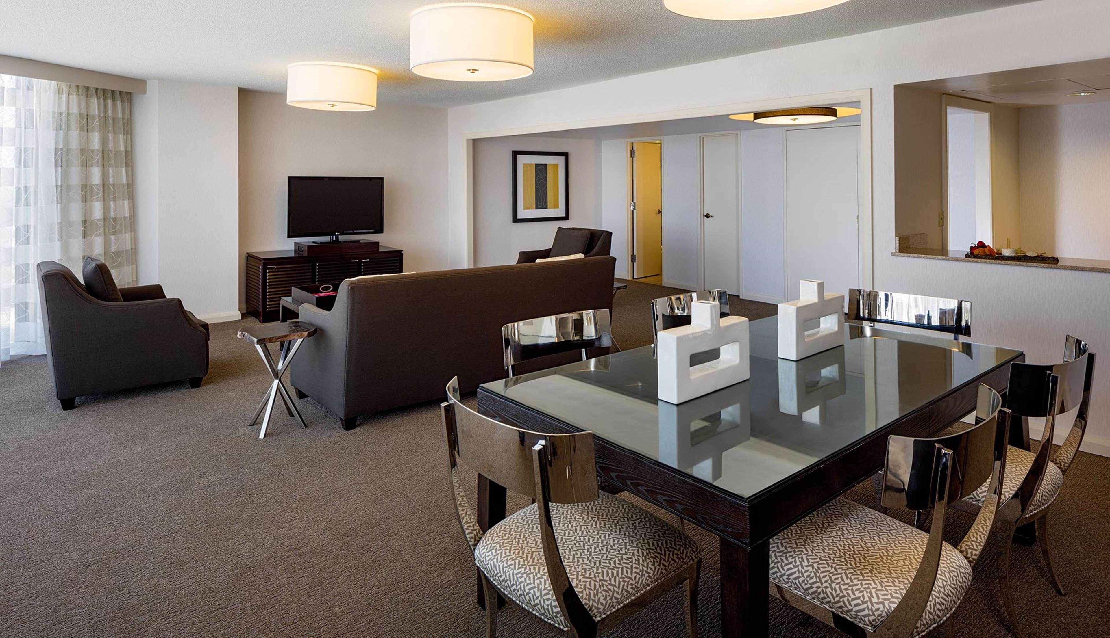 Doubletree By Hilton Hotel Houston Greenway Plaza Zewnętrze zdjęcie