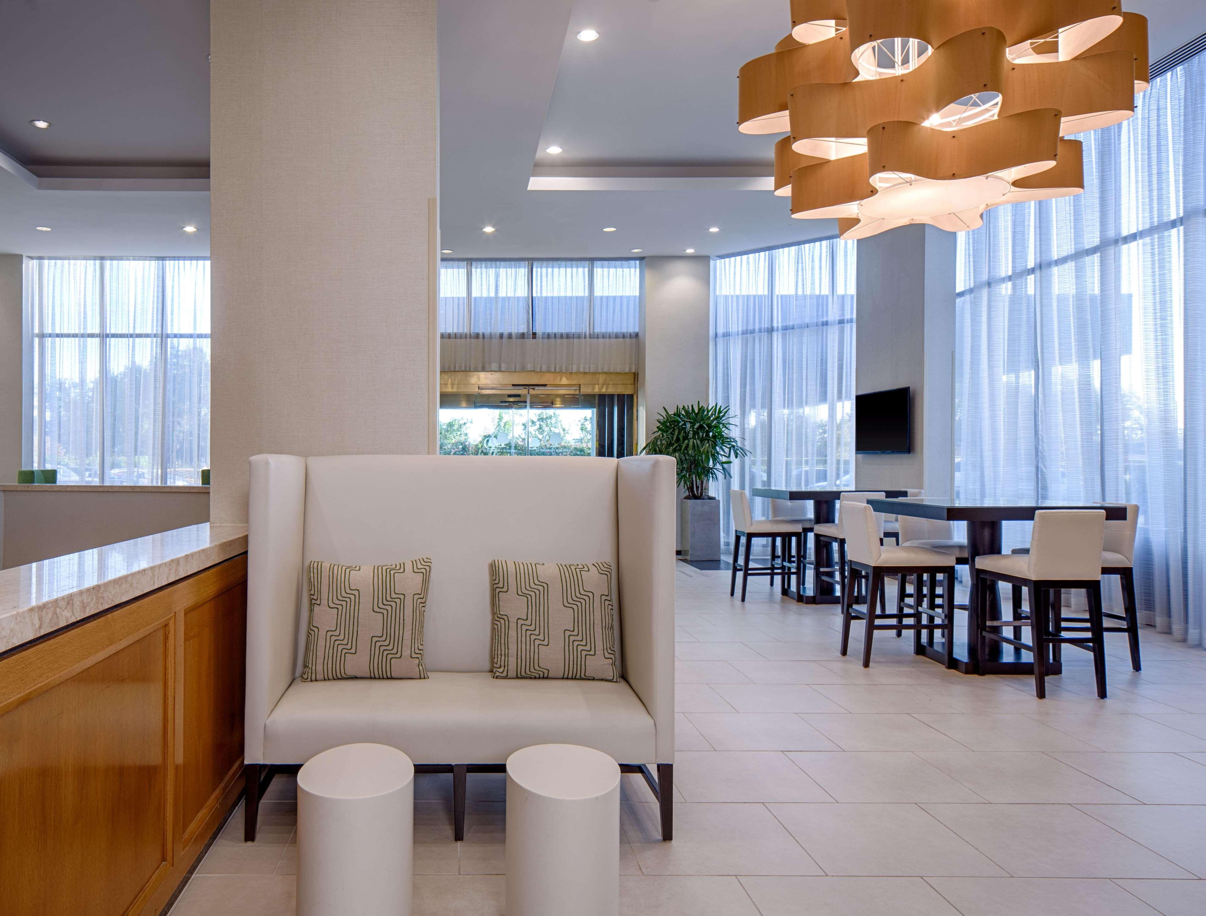 Doubletree By Hilton Hotel Houston Greenway Plaza Zewnętrze zdjęcie
