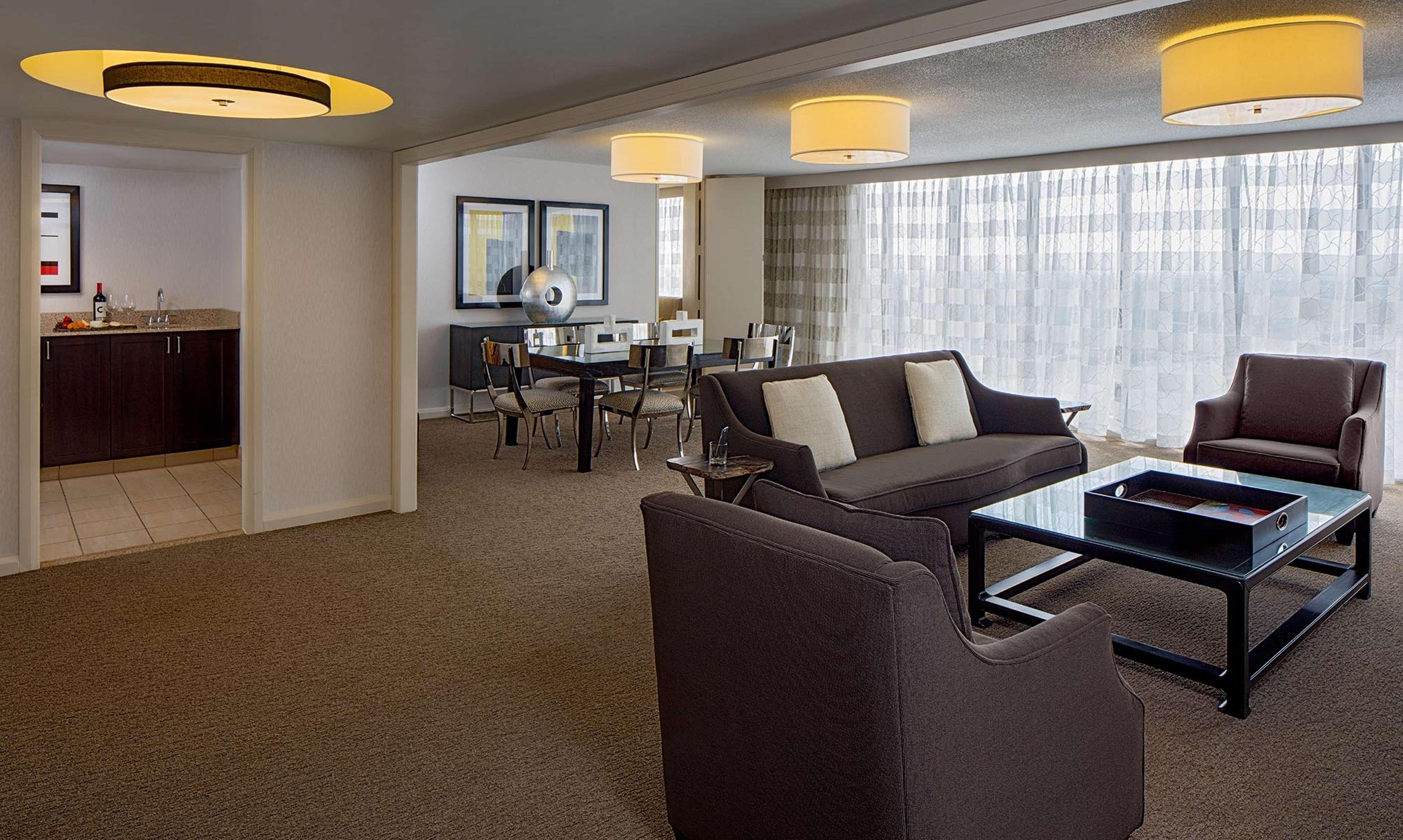 Doubletree By Hilton Hotel Houston Greenway Plaza Zewnętrze zdjęcie