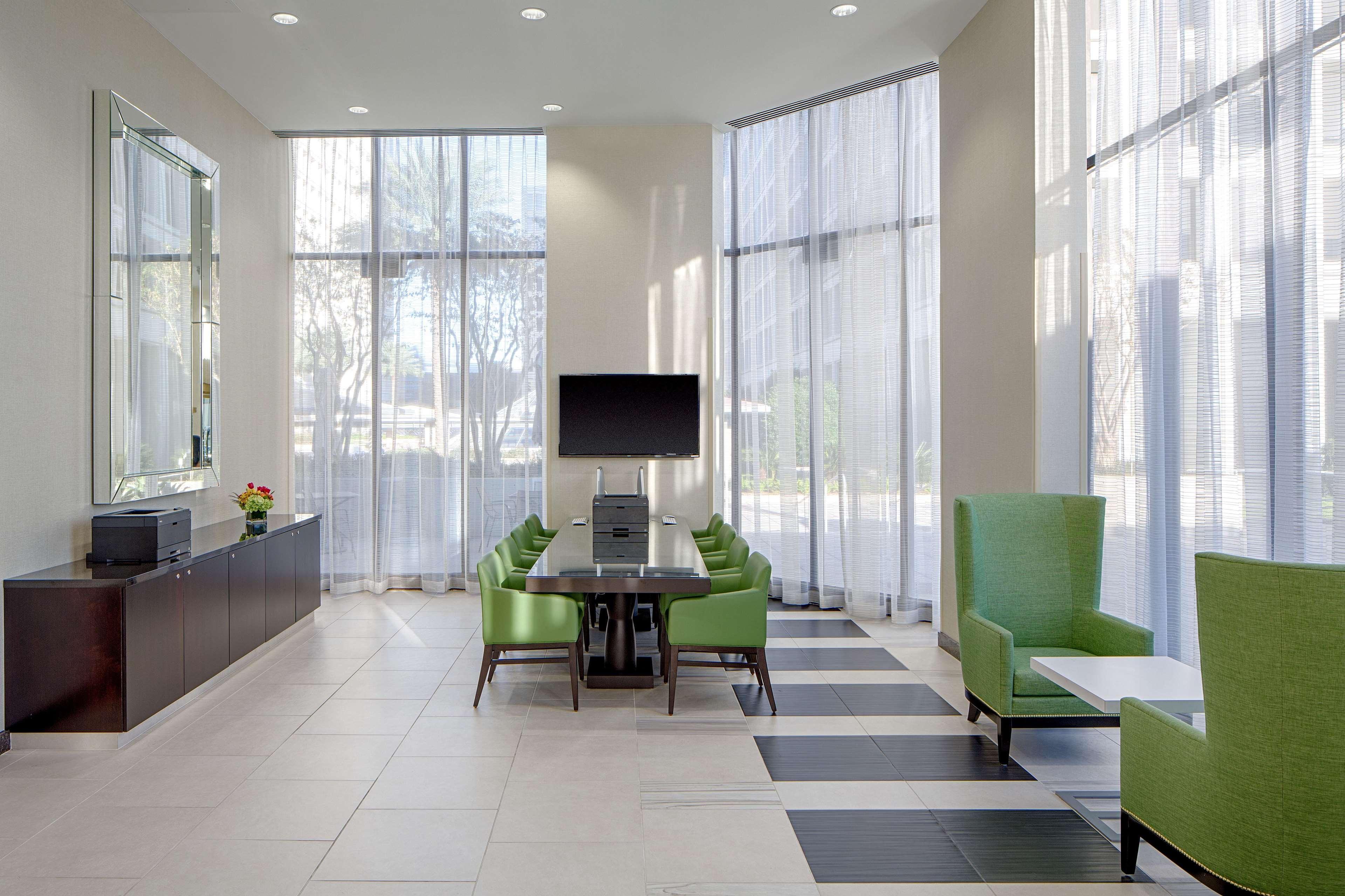 Doubletree By Hilton Hotel Houston Greenway Plaza Zewnętrze zdjęcie