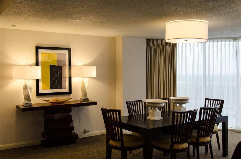 Doubletree By Hilton Hotel Houston Greenway Plaza Zewnętrze zdjęcie